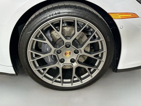 Used 2025 Porsche 911 Carrera w/ Premium Package RWD image 10