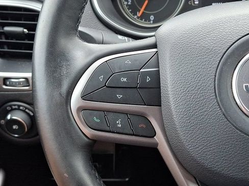 Used 2019 Jeep Cherokee Latitude Plus w/ Cold Weather Group AWD/4WD image 25