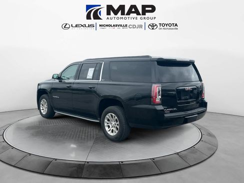 Used 2019 GMC Yukon XL SLT image 3