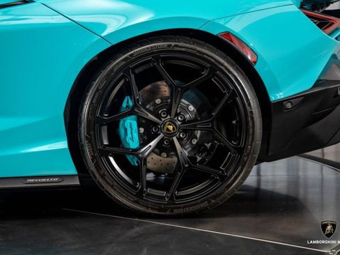 Used 2025 Lamborghini Revuelto image 17