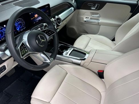 Used 2025 Mercedes-Benz EQB 300 4MATIC image 4