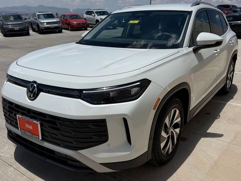 Certified 2025 Volkswagen Tiguan S FWD image 3