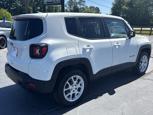 Used 2023 Jeep Renegade Latitude AWD/4WD image 5