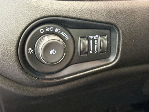 Used 2021 Jeep Renegade Trailhawk AWD/4WD image 8