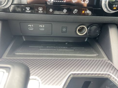 Used 2025 Mitsubishi Outlander SE FWD image 6