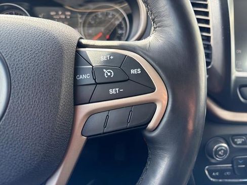 Used 2015 Jeep Cherokee Latitude w/ Cold Weather Group AWD/4WD image 28