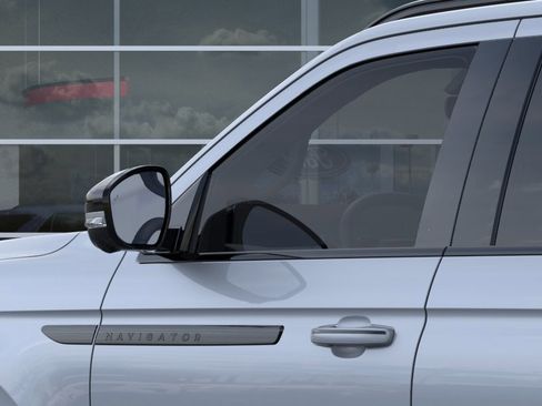New 2026 Lincoln Navigator Reserve w/ Jet Appearance Package AWD/4WD image 42