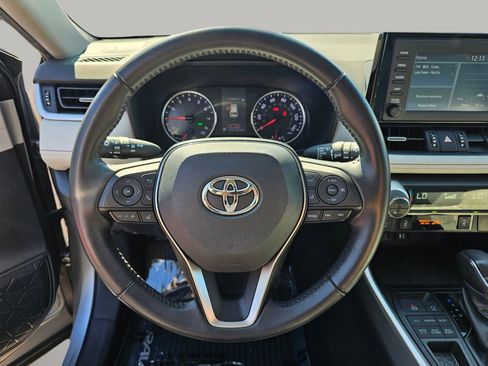 Used 2019 Toyota RAV4 XLE Premium image 6