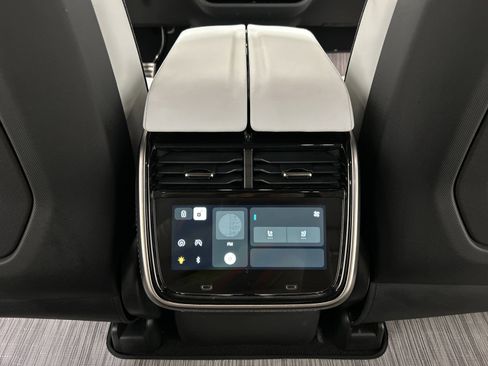 Used 2024 Rivian R1S Adventure AWD/4WD image 30