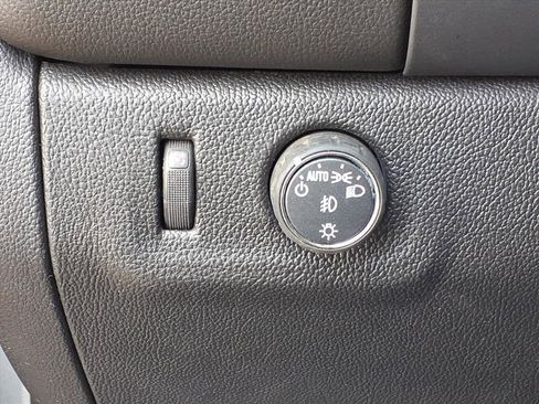 Used 2020 GMC Canyon SLE w/ Elevation Edition RWD image 18