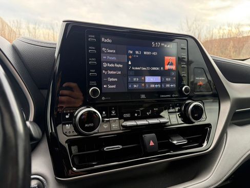 Used 2022 Toyota Highlander Limited image 32