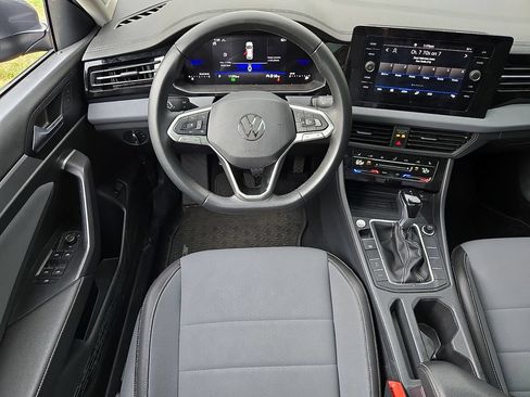 Used 2025 Volkswagen Jetta SE w/ Sunroof Package FWD image 11