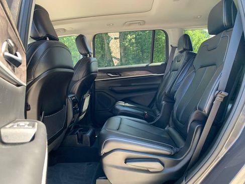Used 2023 Jeep Grand Cherokee L Limited AWD/4WD image 17