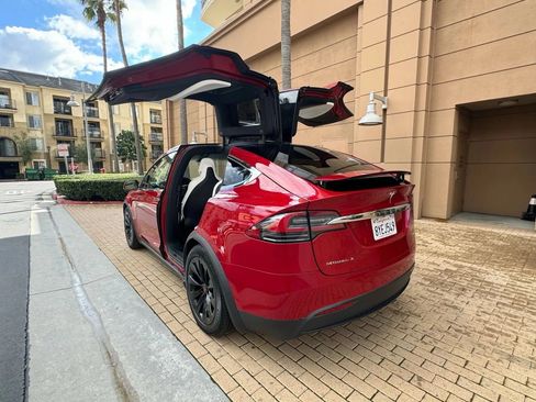 Used 2018 Tesla Model X 75D AWD/4WD image 5