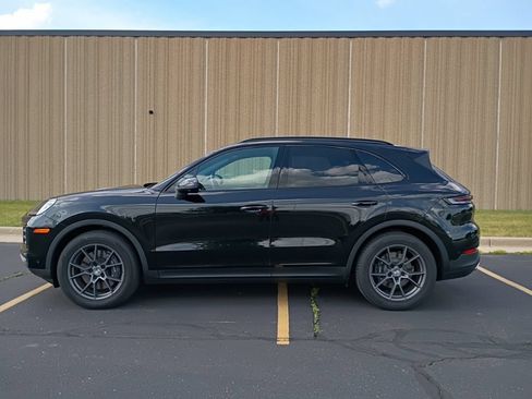 Certified 2025 Porsche Cayenne AWD/4WD image 2