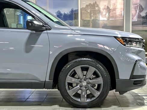 Certified 2025 Honda Pilot Sport image 35