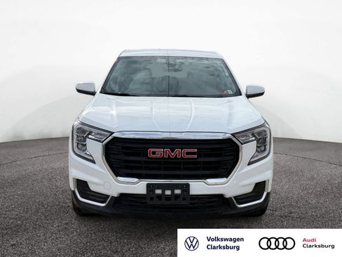 Used 2024 GMC Terrain SLE image 9