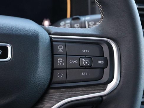 Used 2023 Jeep Wagoneer Series II w/ Flexible Seating Group image 15