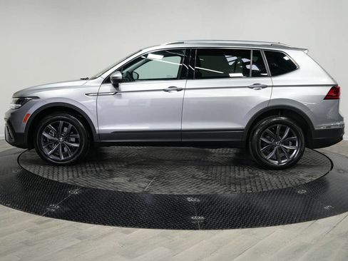 Used 2023 Volkswagen Tiguan SE w/ Panoramic Sunroof Package AWD/4WD image 4