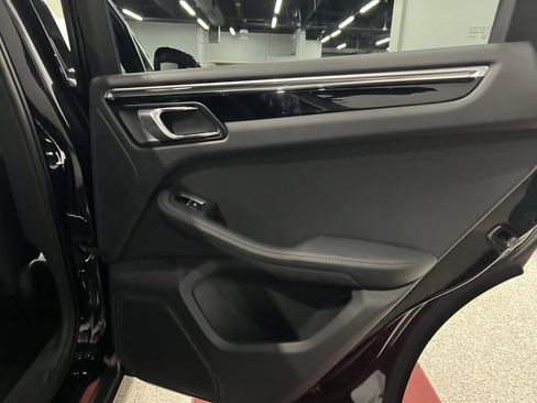 Used 2015 Porsche Macan S image 28