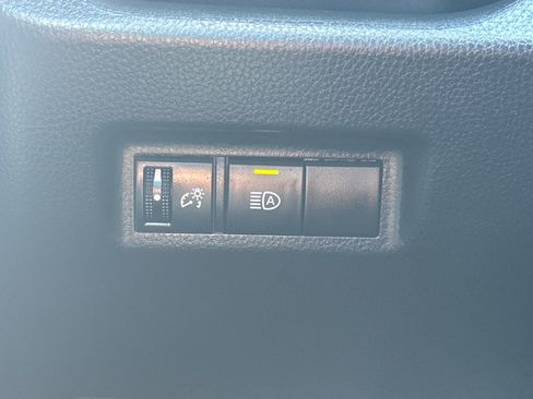 Used 2021 Toyota RAV4 LE w/ Carpet Mat Package (TMS) AWD/4WD image 31