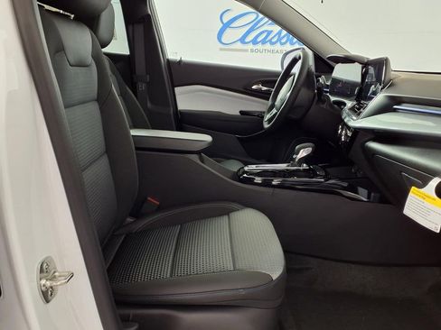New 2026 Chevrolet Trax LT w/ Sunroof Package FWD image 28