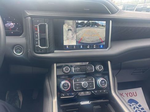 Used 2024 GMC Yukon XL Denali image 12
