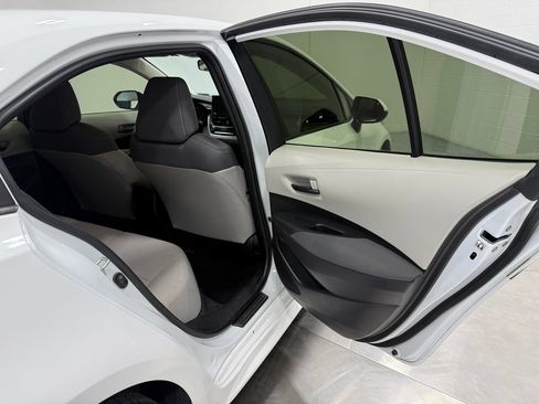 Used 2022 Toyota Corolla LE w/ Carpet Mat Package (TMS) image 40