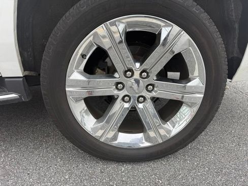 Used 2019 Chevrolet Suburban Premier AWD/4WD image 10