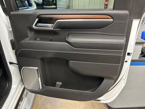 Used 2025 GMC Sierra 3500 Denali w/ Denali Reserve Package image 30