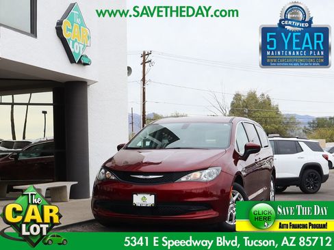 Used 2022 Chrysler Voyager LX image 1