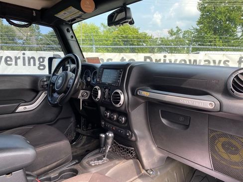 Used 2013 Jeep Wrangler Unlimited Sahara w/ Dual Top Group AWD/4WD image 16