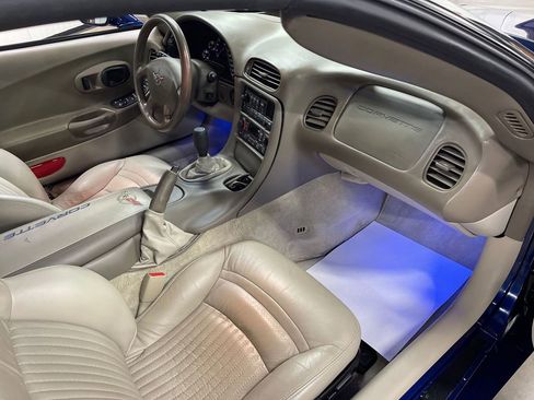 Used 2004 Chevrolet Corvette Coupe w/ Preferred Equipment Group image 37