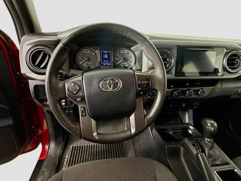 Certified 2017 Toyota Tacoma TRD Sport w/ Tow Package (A/T) AWD/4WD image 11