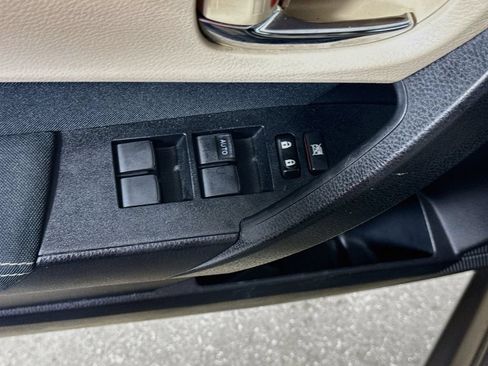 Used 2016 Toyota Corolla LE FWD image 16