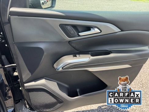 Used 2025 Chevrolet Traverse LT FWD image 27