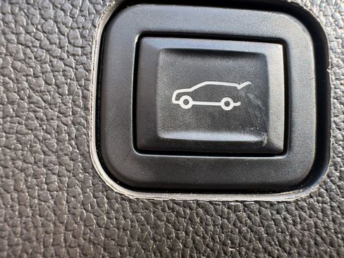 Used 2016 Cadillac SRX Luxury w/ Driver Awareness Package FWD image 10