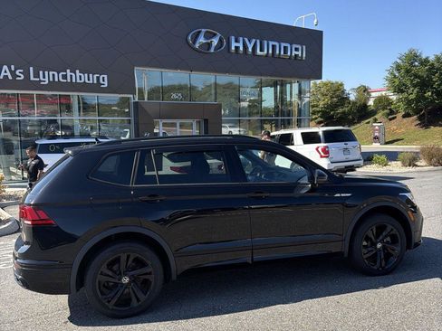 Used 2023 Volkswagen Tiguan SE R-Line FWD image 3