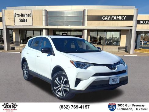Used 2018 Toyota RAV4 LE FWD image 1