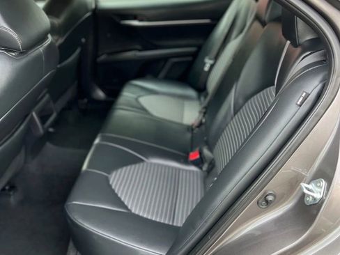 Used 2024 Toyota Camry SE image 11