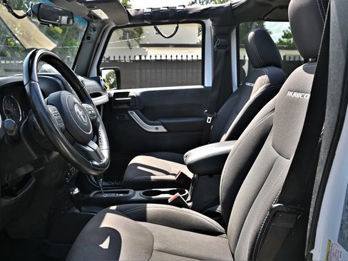 Used 2018 Jeep Wrangler Unlimited Rubicon w/ Cold Weather Group AWD/4WD image 12