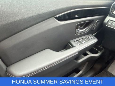 Used 2025 Honda Pilot EX-L image 18
