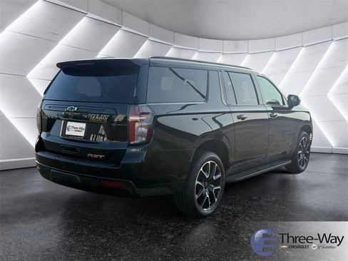 Used 2024 Chevrolet Suburban RST image 5