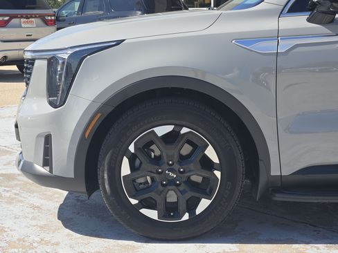 Used 2025 Kia Sorento S w/ Panoramic Sunroof Package FWD image 9