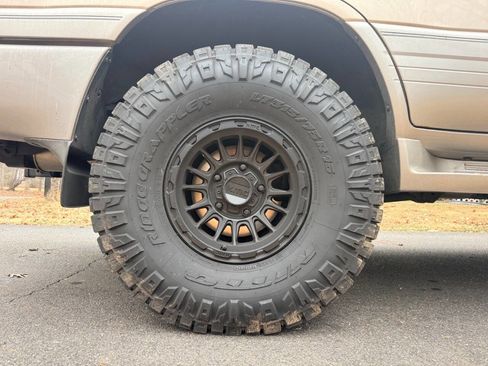 Used 2001 Lexus LX 470 4WD image 15