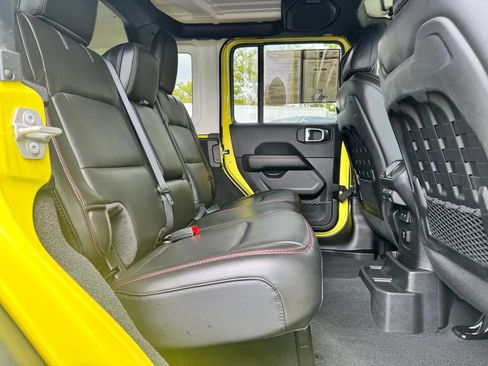 Used 2023 Jeep Wrangler Unlimited Rubicon w/ Cold Weather Group AWD/4WD image 14