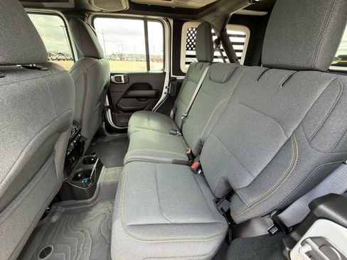 Used 2024 Jeep Wrangler Sahara image 27