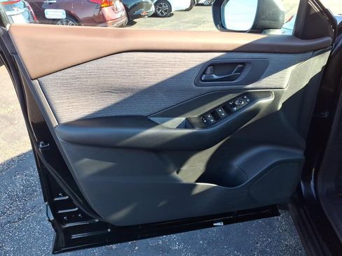 Used 2023 Nissan Rogue S AWD/4WD image 12