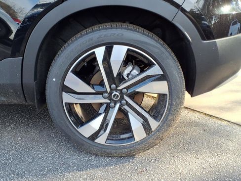 New 2025 Volvo XC40 B5 Plus w/ Protection Package Premier image 5