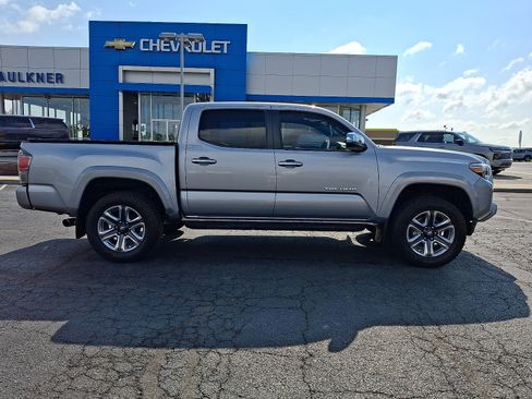 Used 2018 Toyota Tacoma Limited AWD/4WD image 7